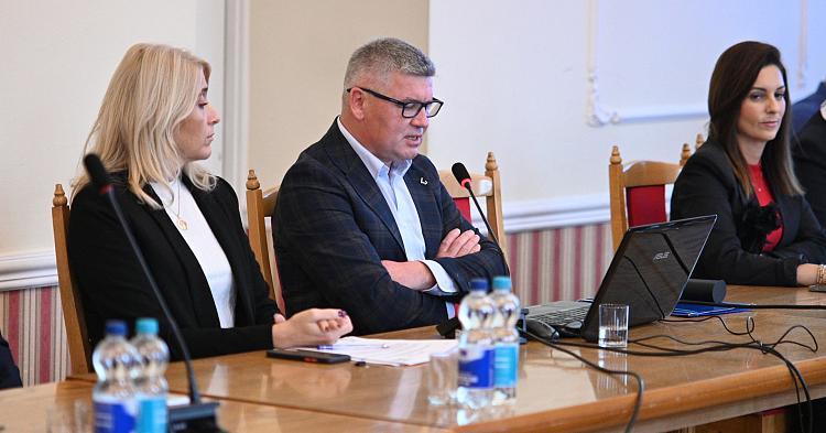 W gostynińskich podstawówkach ubyło uczniów. Radni poznali dane