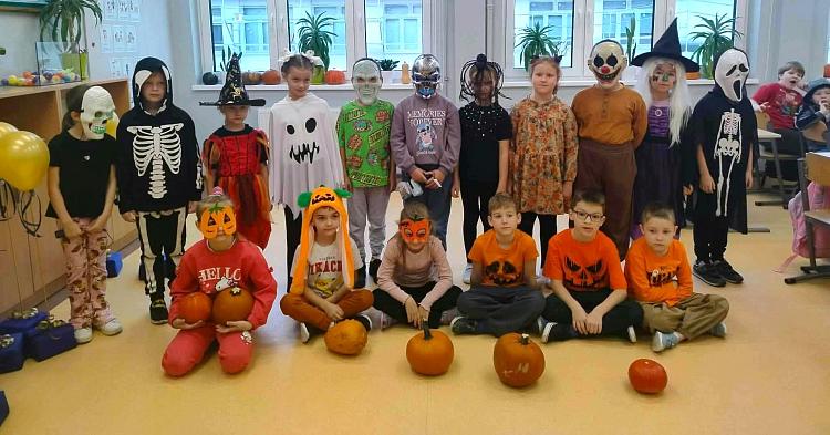 Czarownice i duchy na korytarzach SP5 w Gostyninie. Sześć kostiumów nagrodzono