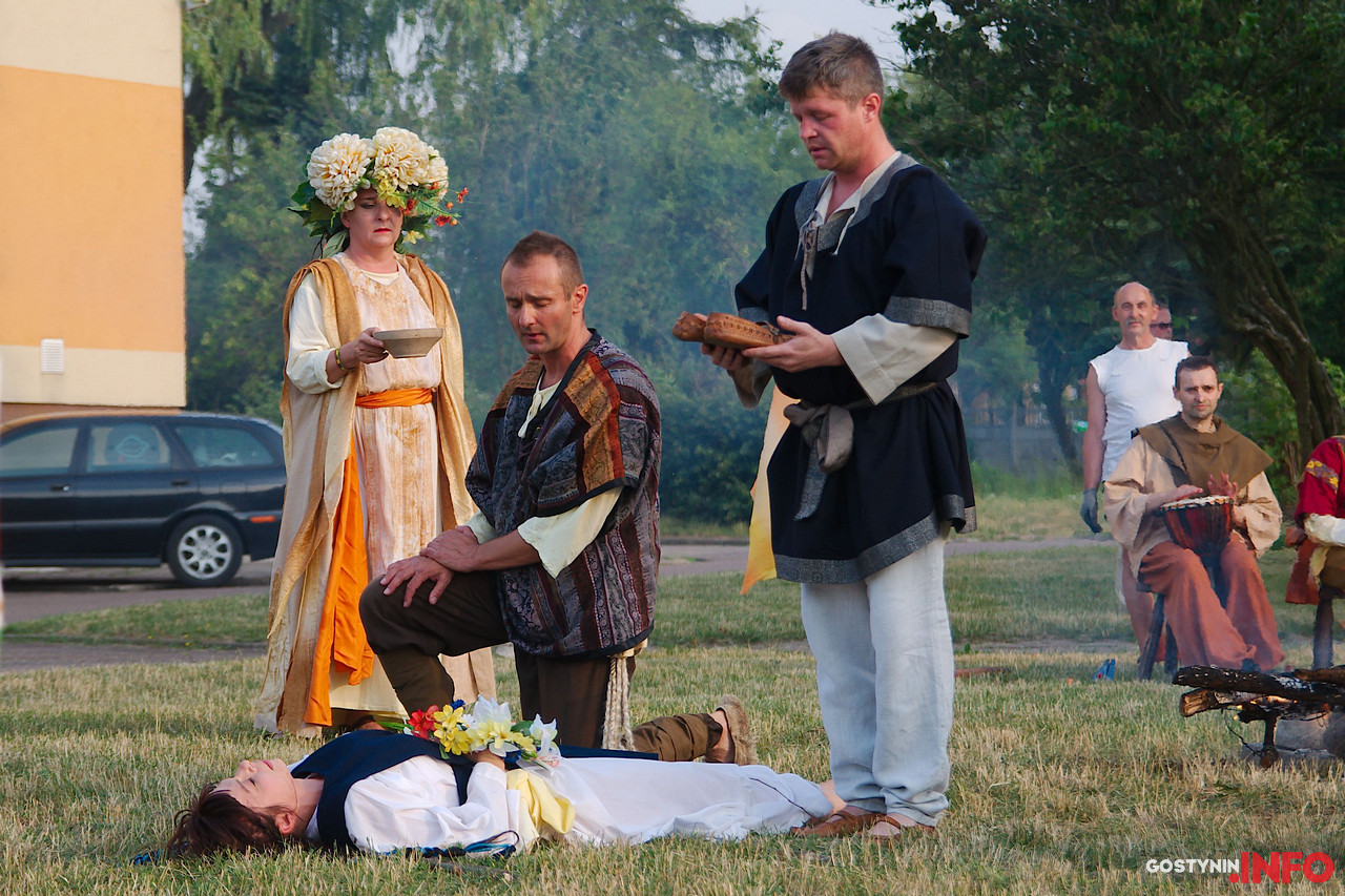 Teatr "pod chmurką" przy MCK
