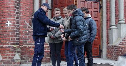 Policjanci Rozdawali Odblaski...