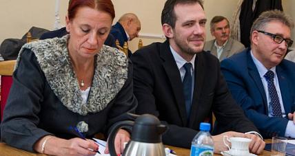 Burmistrz Manipuluje Faktami...