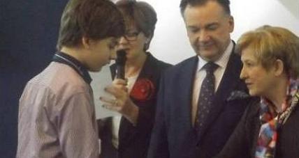 Uczniowie Gimnazjum Nr 2 Odebrali...