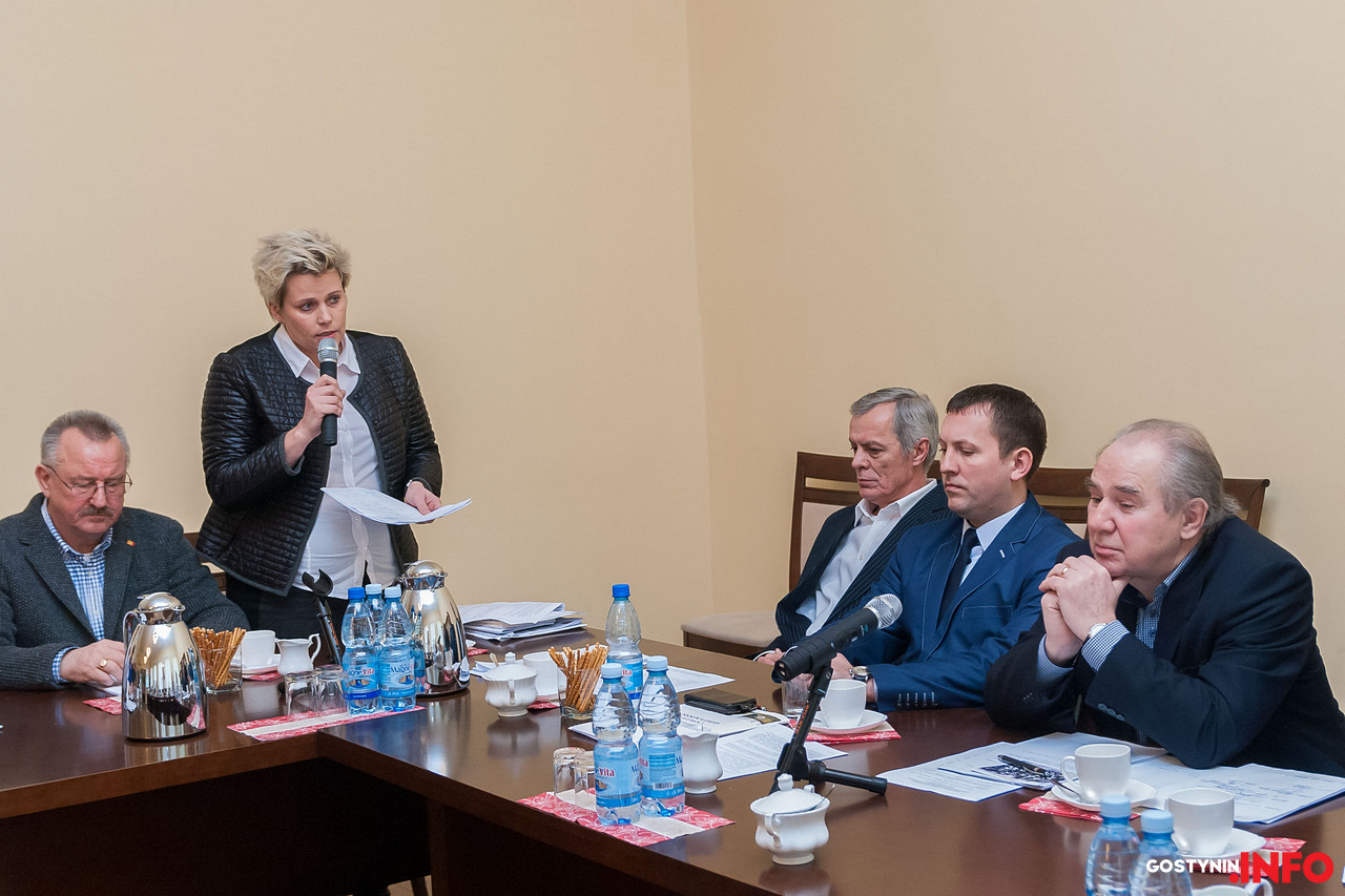 Korajczyk-Szyperska: w Gostyninie najbardziej potrzebne są miejsca pracy. Dyskusja na sesji rady powiatu