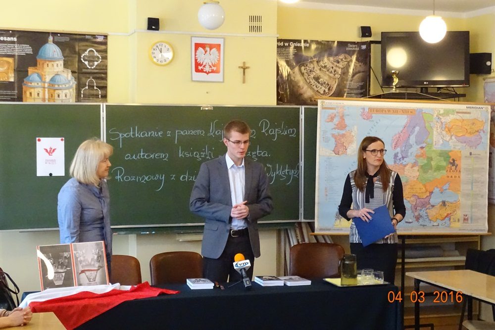 Autor książki pt. „Wilczęta. Rozmowy z dziećmi żołnierzy wyklętych" w Gimnazjum nr 2