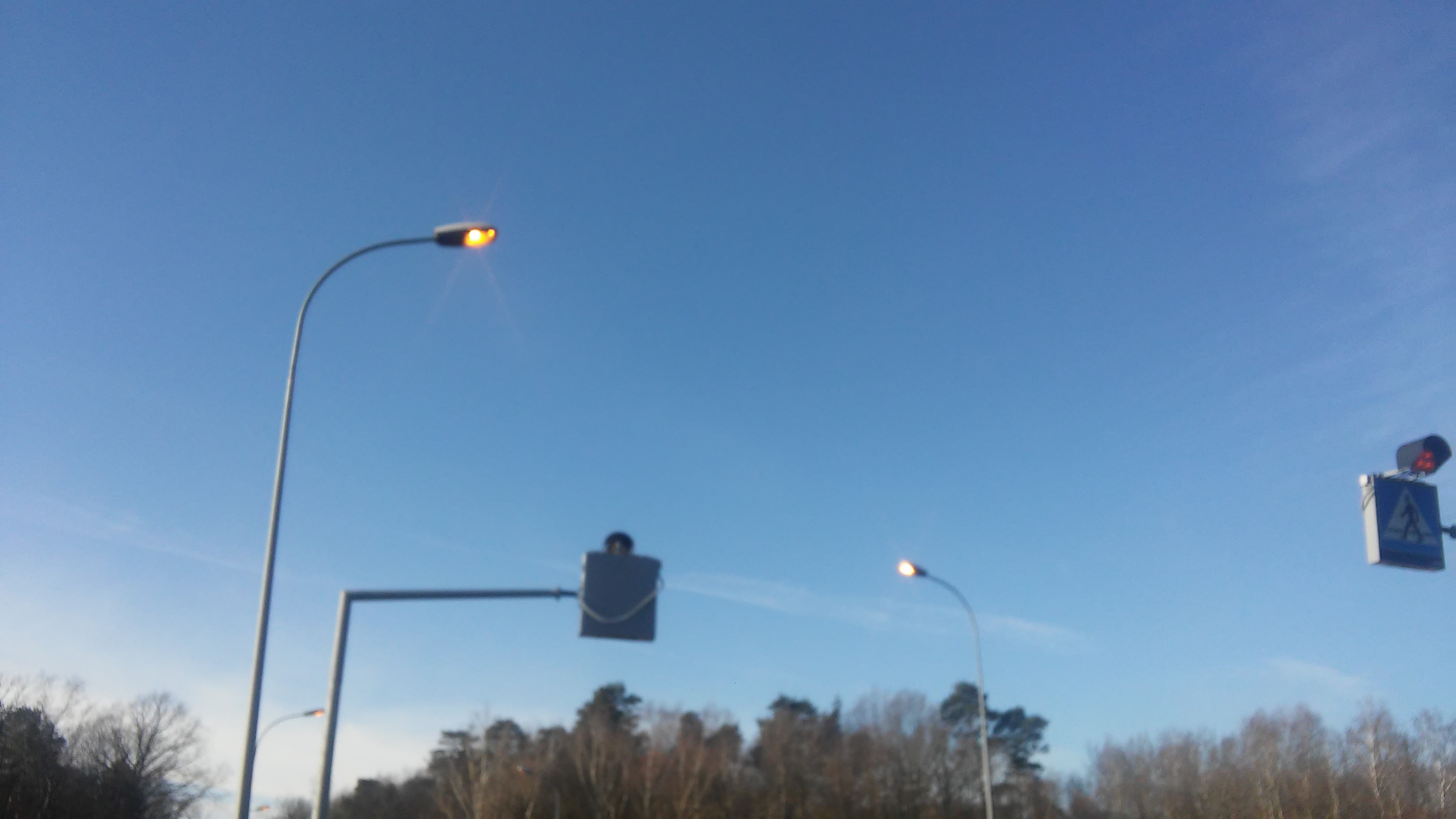 Bogaty Gostynin? Lampy świecą nawet w dzień