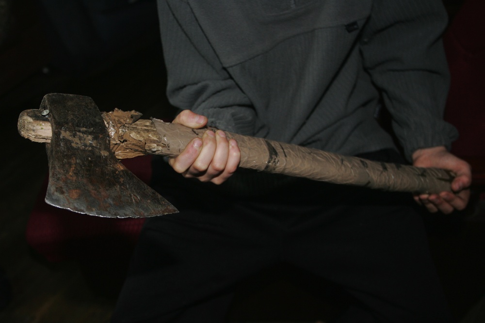 Pijani zwyrodnialcy biegali po Płocku z nożem i siekierą