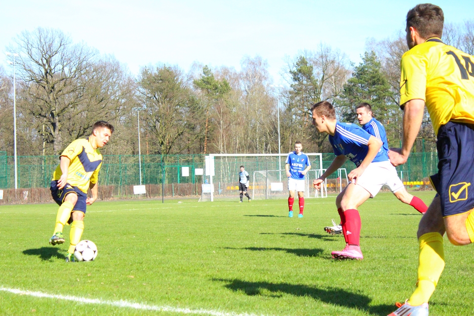 Dwa niewykorzystane karne i porażka Mazura 0:1