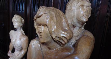 Wystawa Z ?rzeźbą” W Tytu...