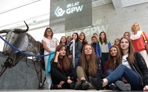 Taniej kupię, drożej sprzedam - gimnazjaliści z "jedynki" na GPW