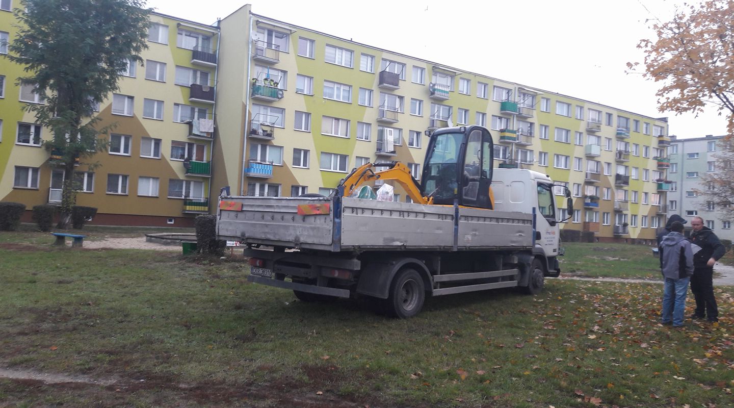 Modernizacja placu zabaw na osiedlu Bema rozpoczęta [ZDJĘCIA]