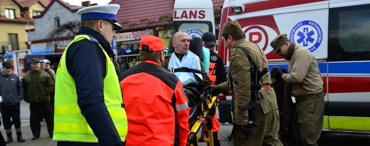Wypadek podczas inscenizacji w Rynku. Uczestnik został potrącony przez zabytkowy samochód