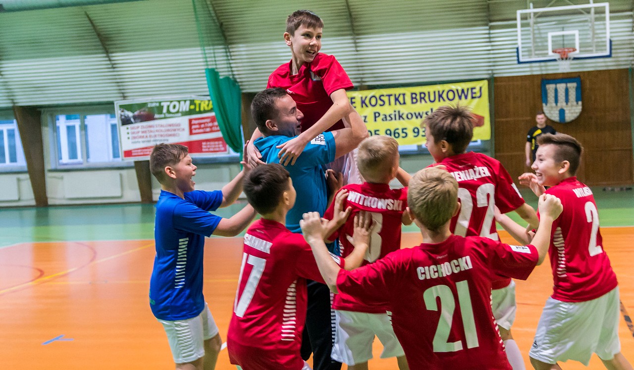 Mazur Gostynin U-12 zwyciężył w gwiazdkowym turnieju piłki nożnej [47 ZDJĘĆ]