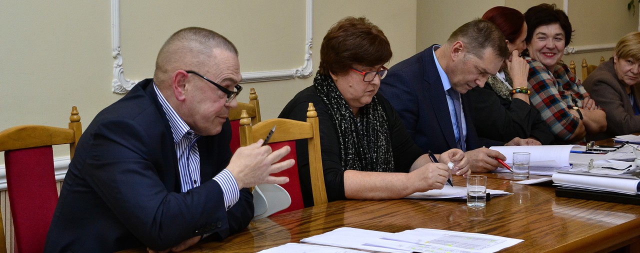 Rada jednogłośnie za odrzuceniem podwyżek zatwierdzonych przez Burmistrza [ZDJĘCIA]