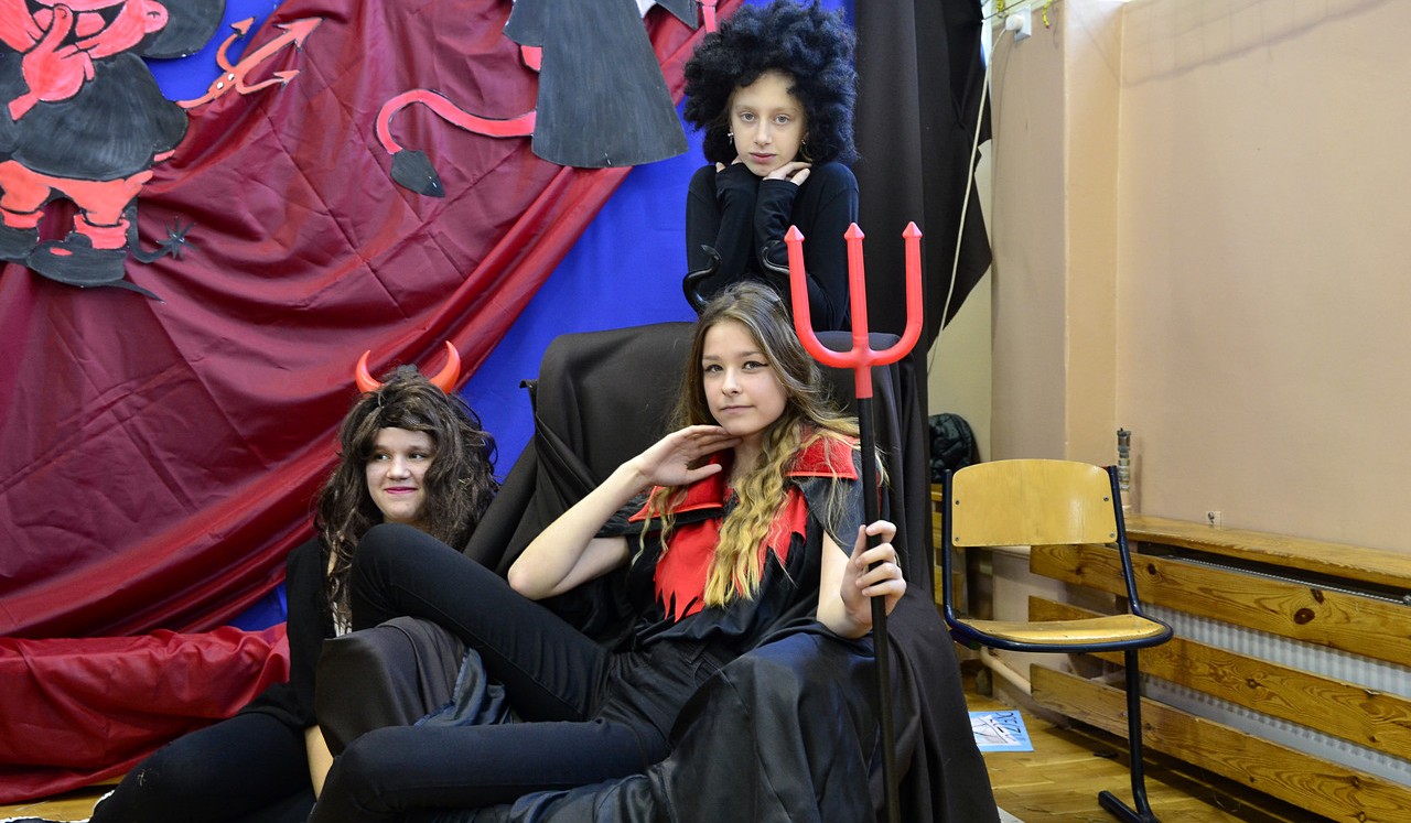 Szatański plan kradzieży jezusowego żłobka i tańczące anioły czyli Jasełka w SP3 [51 ZDJĘĆ]