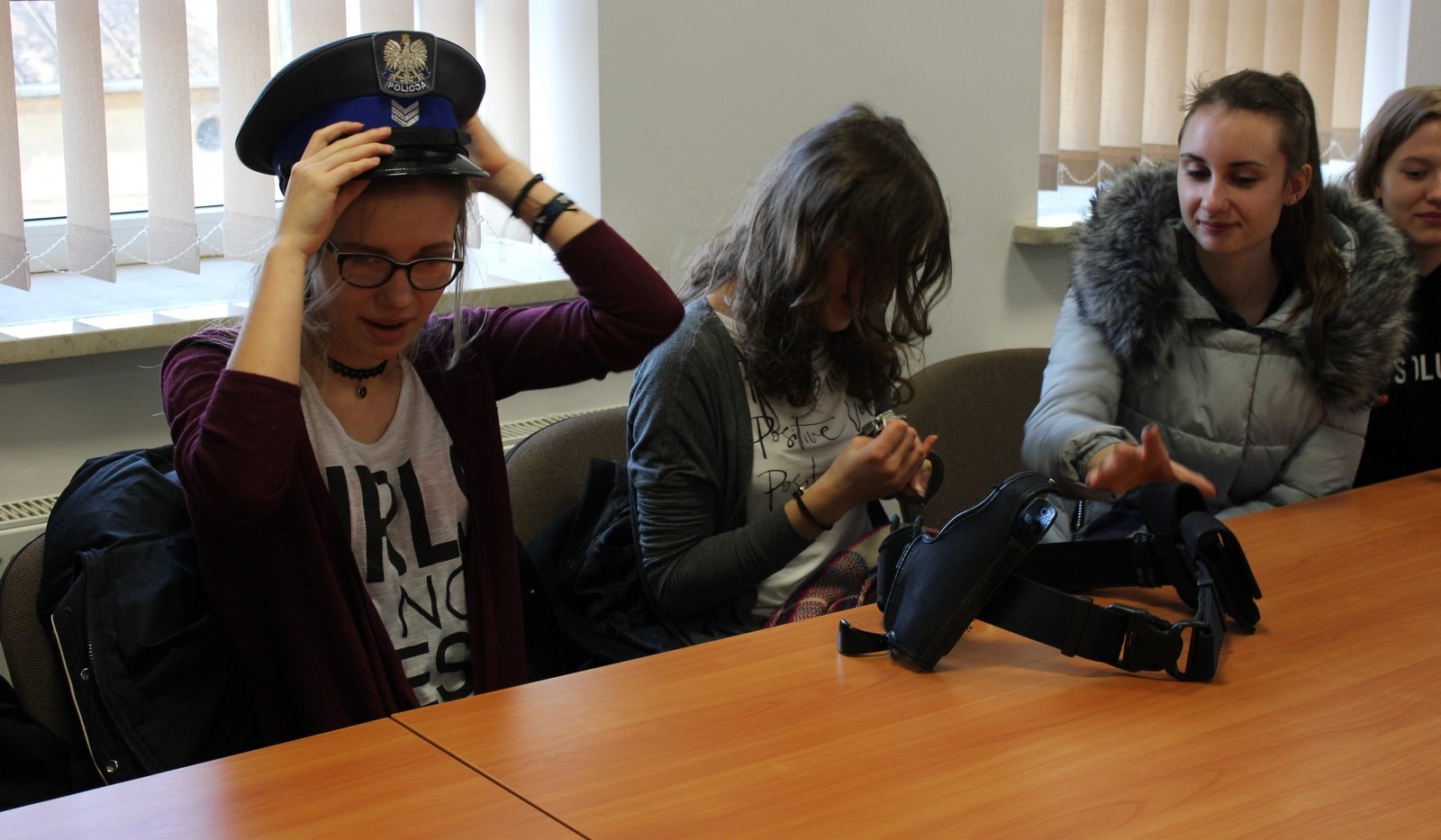 Uczniowie z Lucienia w siedzibie gostynińskiej policji [ZDJĘCIA]