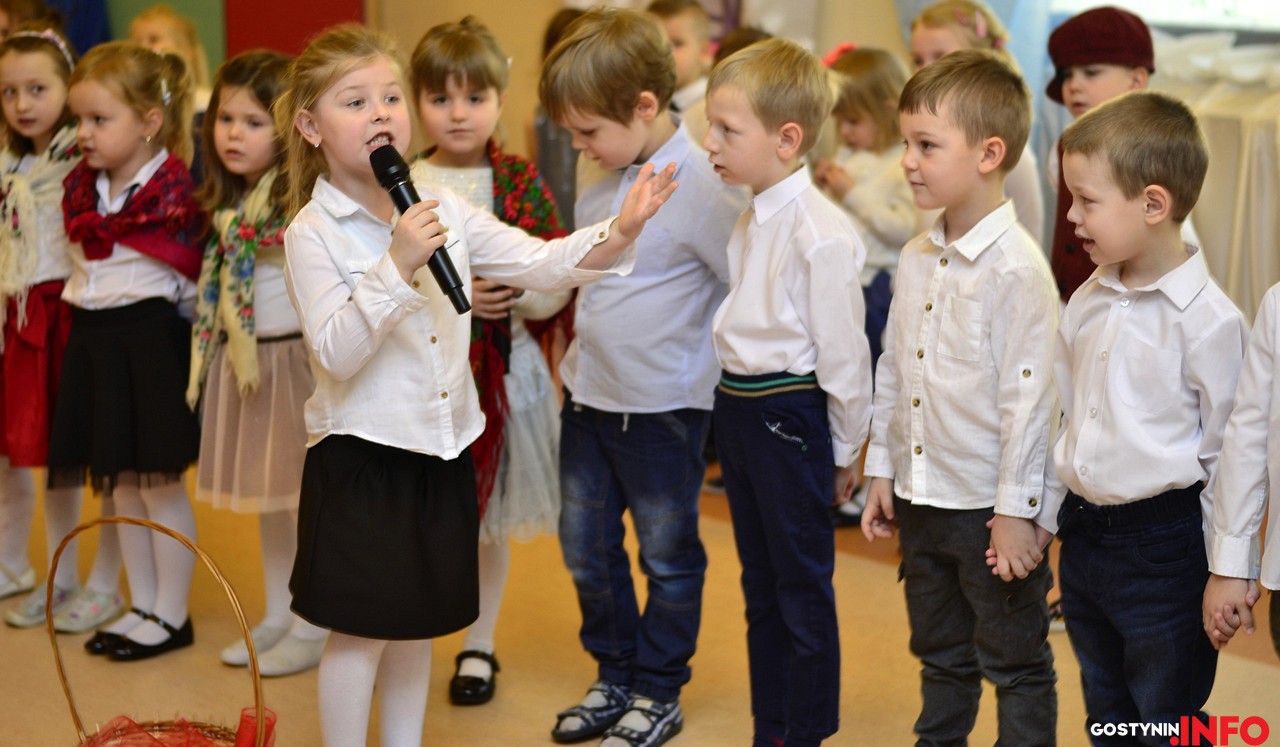 Babciu, życzę Ci, abyś miała wyższą emeryturę – uroczystość w Miejskim Przedszkolu nr 4 [61 ZDJĘĆ]