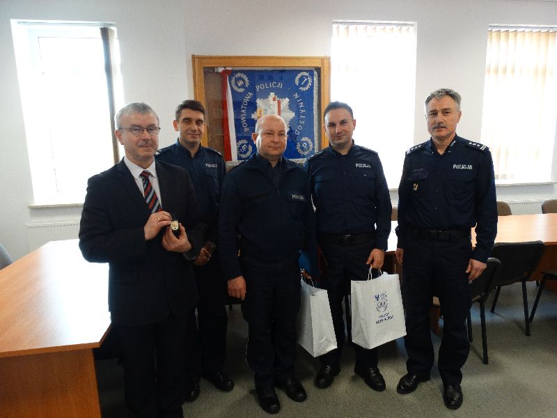 Asp.szt. Tomasz Cichocki – „Najpopularniejszy Dzielnicowy 2016 roku” [ZDJĘCIA]