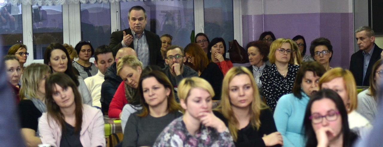 Spotkania w sprawie reformy oświaty z trudnymi pytaniami [ZDJĘCIA+VIDEO]