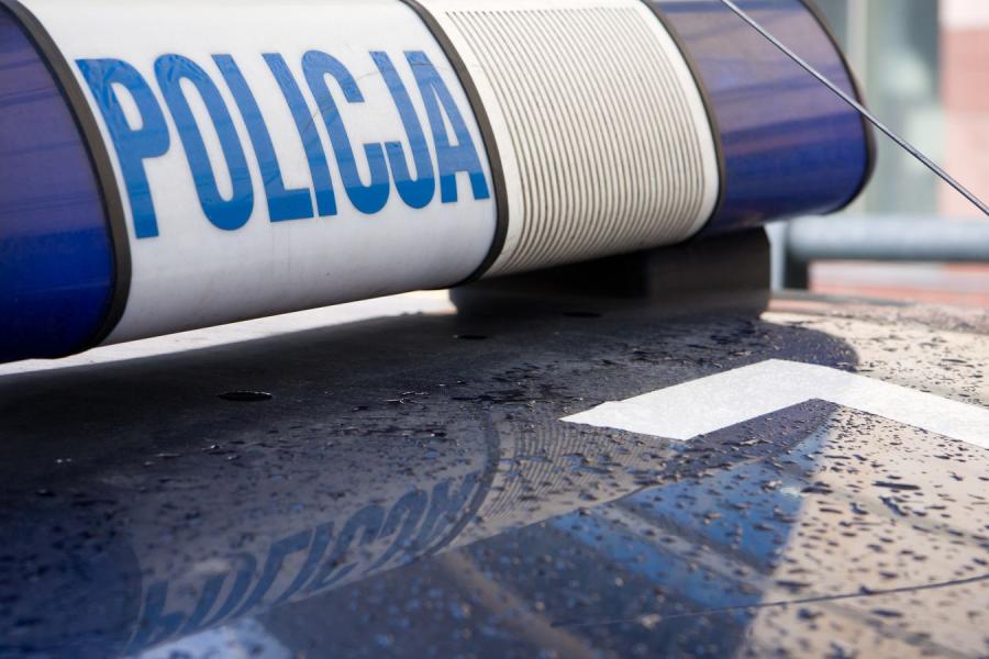 O krok od targedii. Dziewczynki chodziły po zamarzniętym jeziorze przy zamku