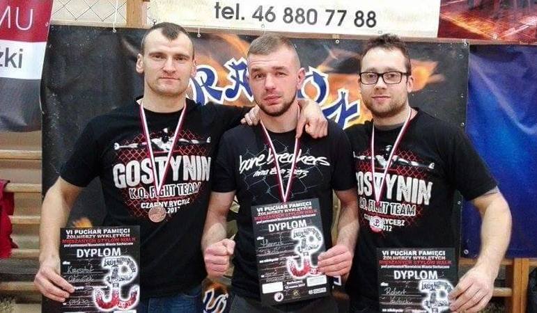 Gostynińscy zawodnicy MMA pokazali lwi pazur. 3 miejsca na podium na turnieju w Sochaczewie [ZDJĘCIA]