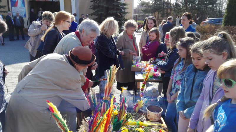 Czyn godny pochwały. Dzieci z SP1 zorganizowały kiermasz dla chorej Amelki [ZDJĘCIA]