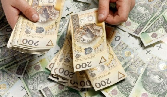 Część rodziców utraci prawo do świadczeń rodzinnych? Dzisiaj zapadnie decyzja Rządu