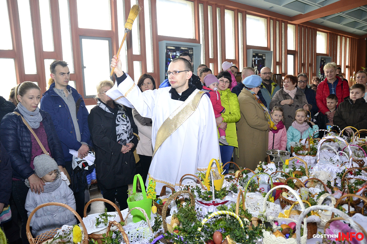 W kościołach trwa święcenie pokarmów [ZDJĘCIA]