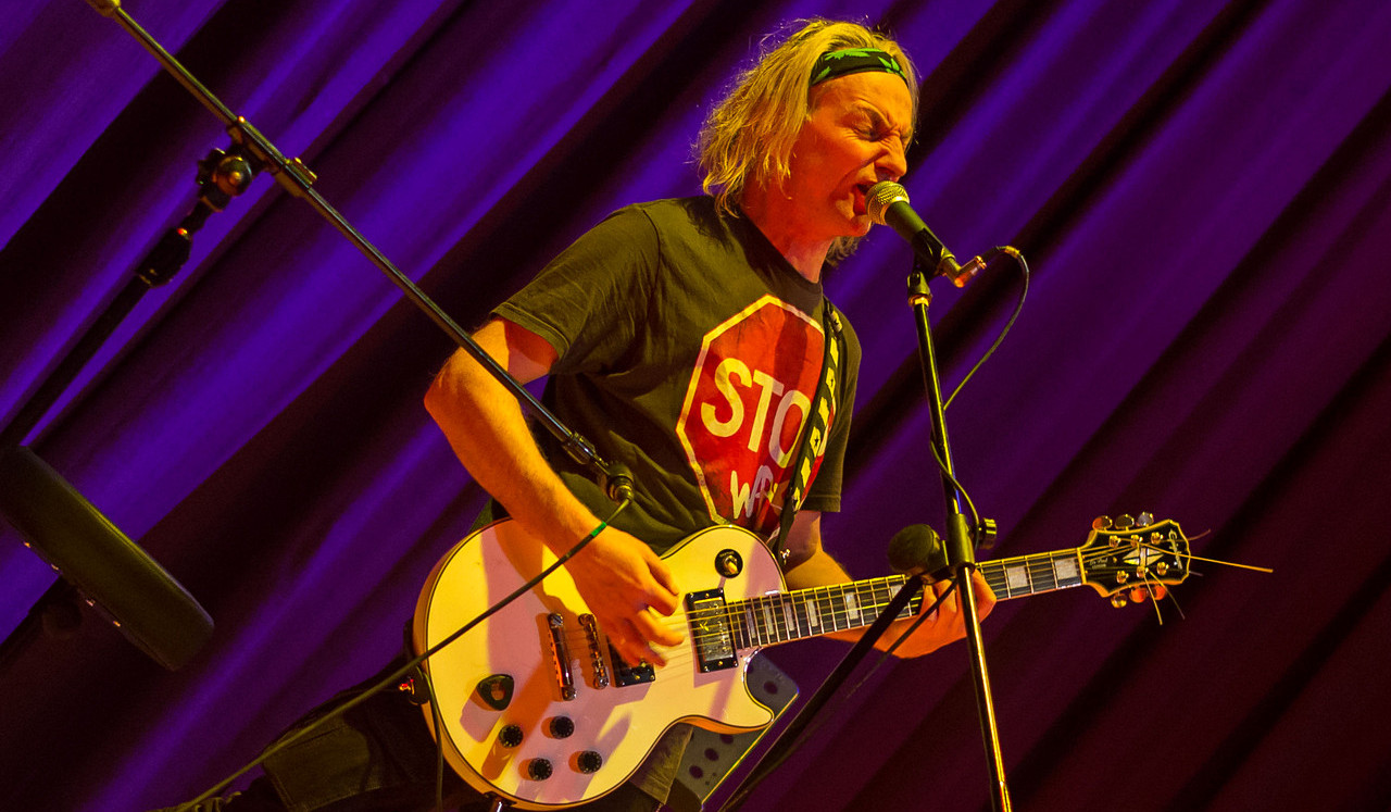 Lekcja punk rocka w pigułce. Wokalista zespołu Moskwa dał koncert w MCK [ZDJĘCIA]