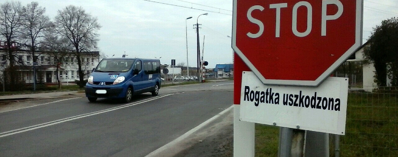 Czytelnicy alarmują: na uszkodzonych rogatkach nie ma dróżników. To grozi tragedią! [ZDJĘCIA]
