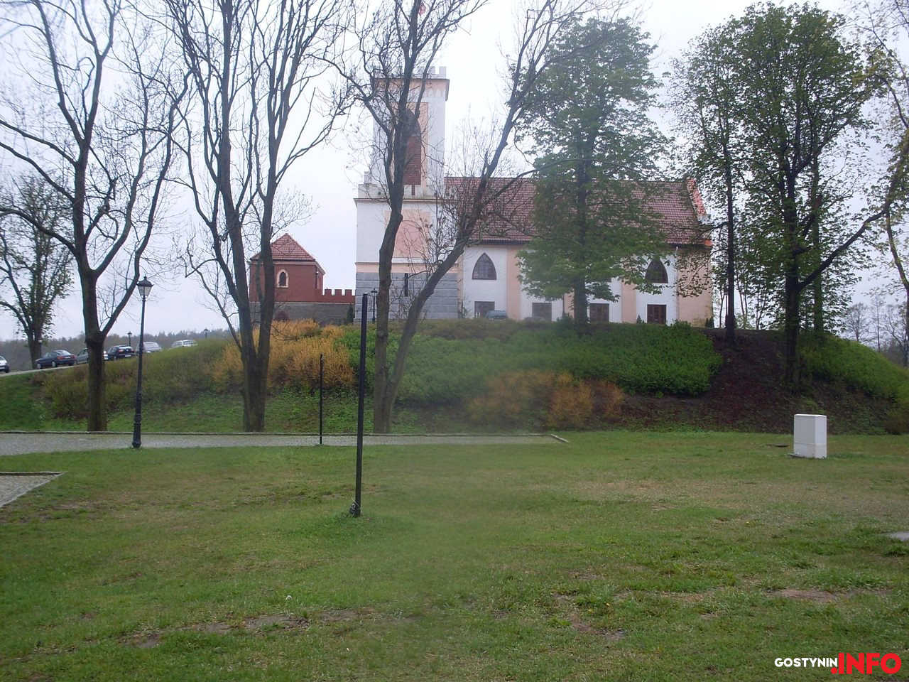 Plac pod Zamkiem Gostynińskim zostanie utwardzony [ZDJĘCIA]