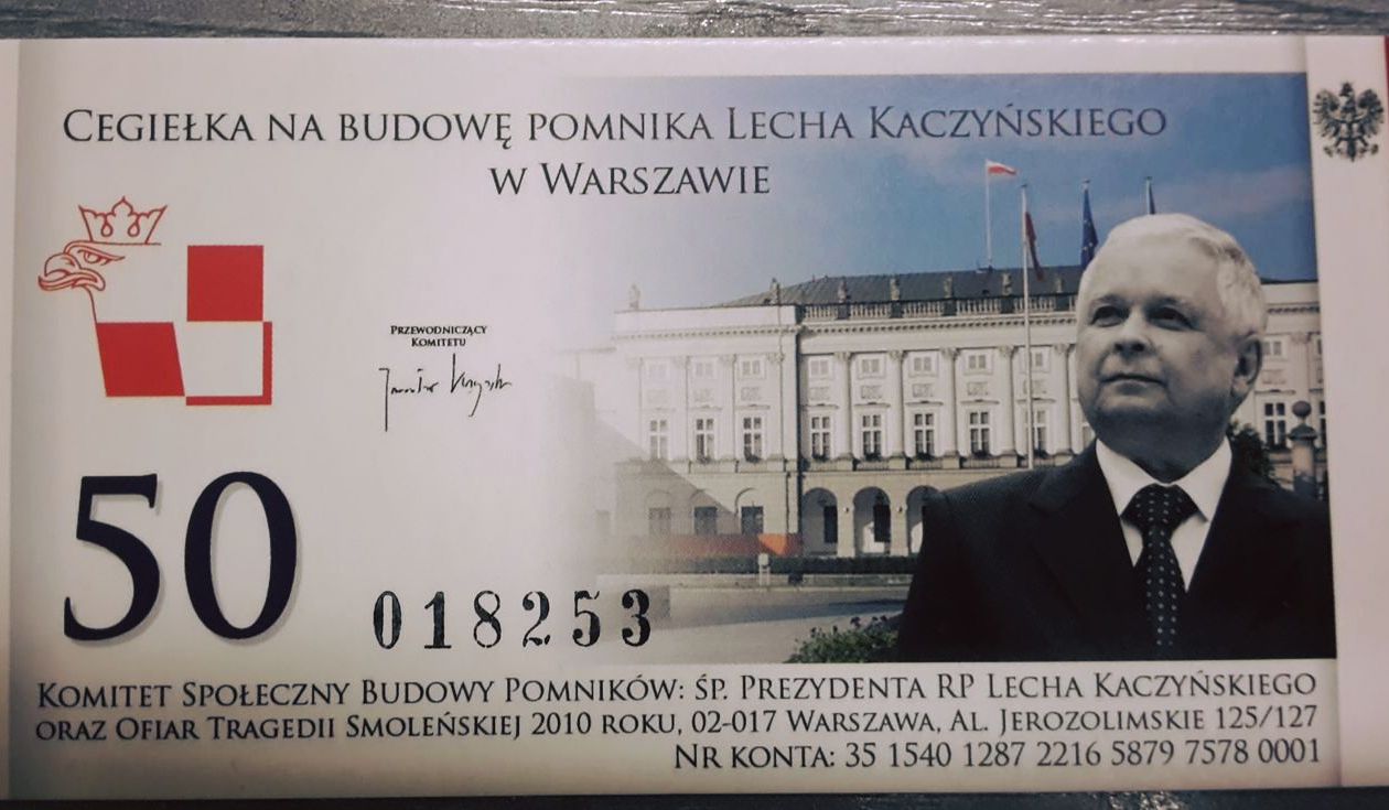 Gostyniński PiS sprzedaje „cegiełki“ na budowę pomnika Lecha Kaczyńskiego