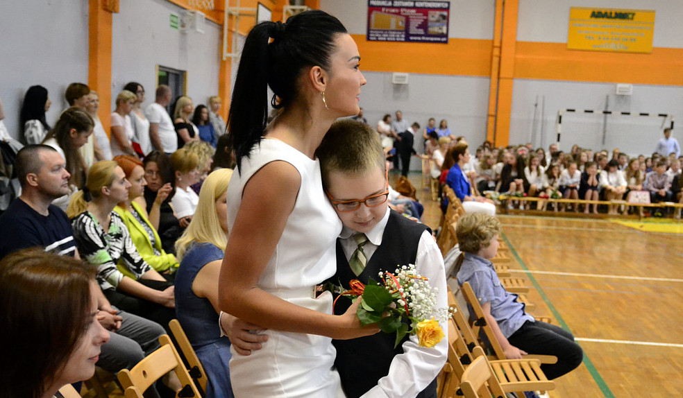 W szkołach zabrzmiał ostatni dzwonek. Zakończenie roku w SP3 [ZDJĘCIA]