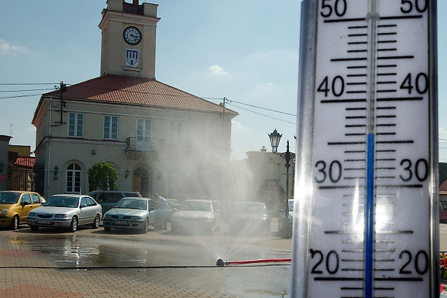 Tropikalne upały nad Polską. Jak sobie z nimi radzić?