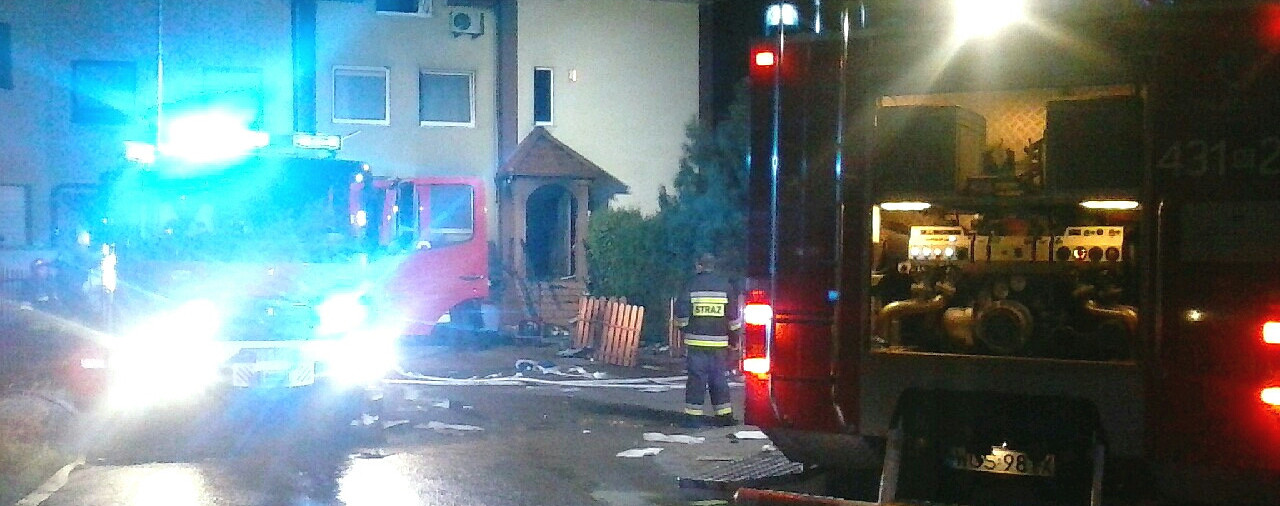 Pożar budynku na skrzyżowaniu ulic Wyszyńskiego i Termalnej [ZDJĘCIA]