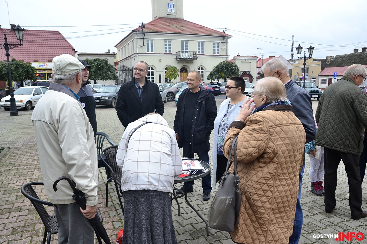 "Ratujmy kobiety" - blisko 100 mieszkańców Gostynina podpisało się pod projektem uchwały