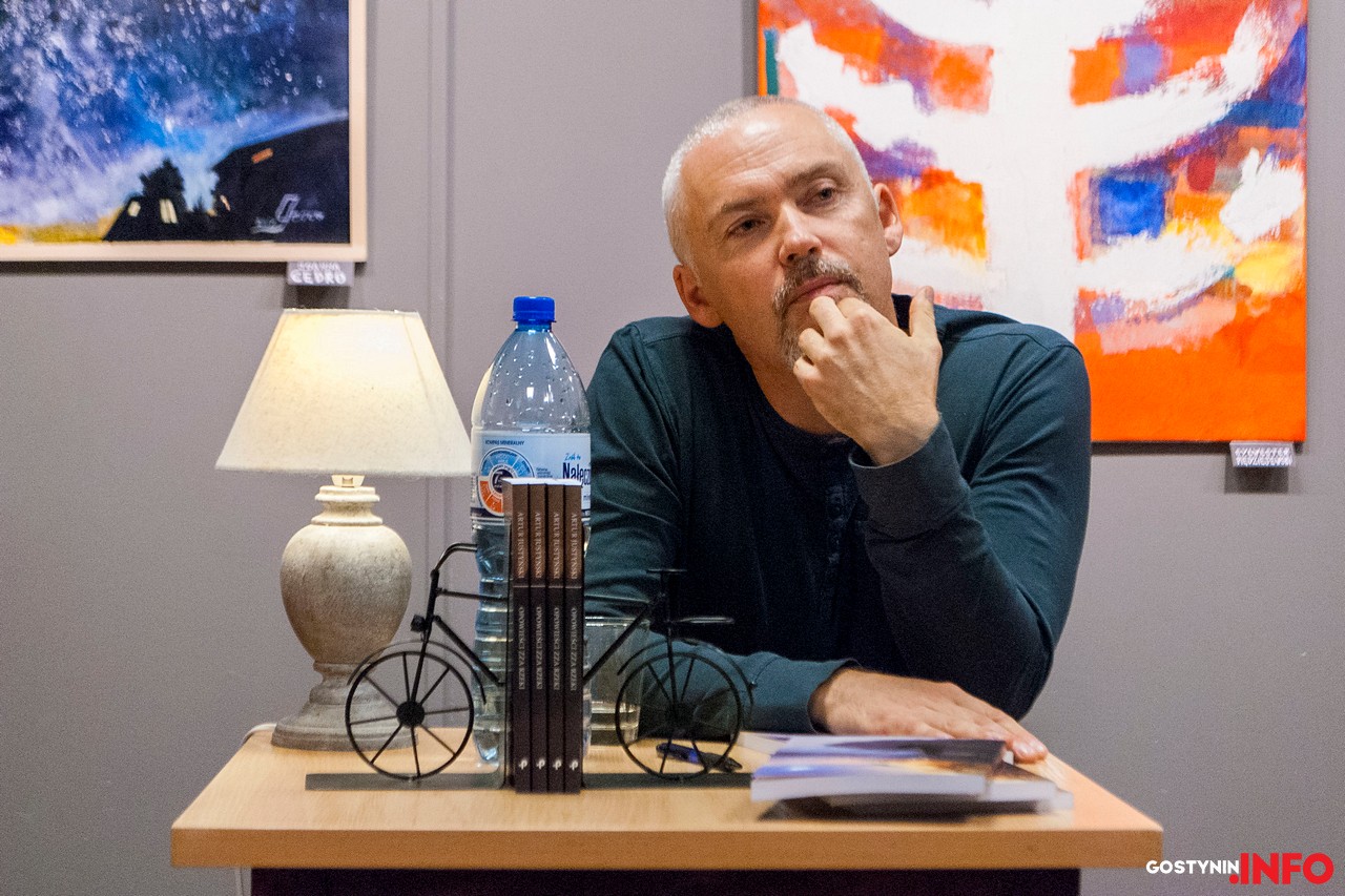 Debiut autorski Artura Justyńskiego "Opowieści zza rzeki" [ZDJĘCIA]