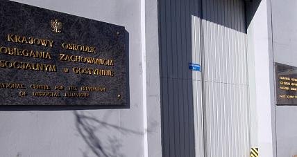 Gwałcił Córkę I Zmuszał Do S...
